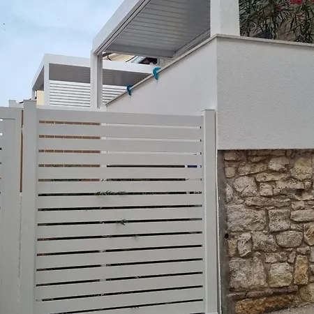 Old Stone Holiday Home Rovinj Exterior photo