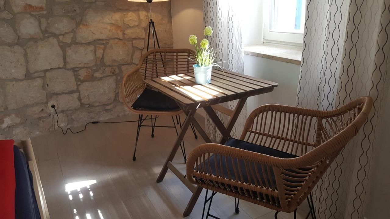 Old Stone Apartment *