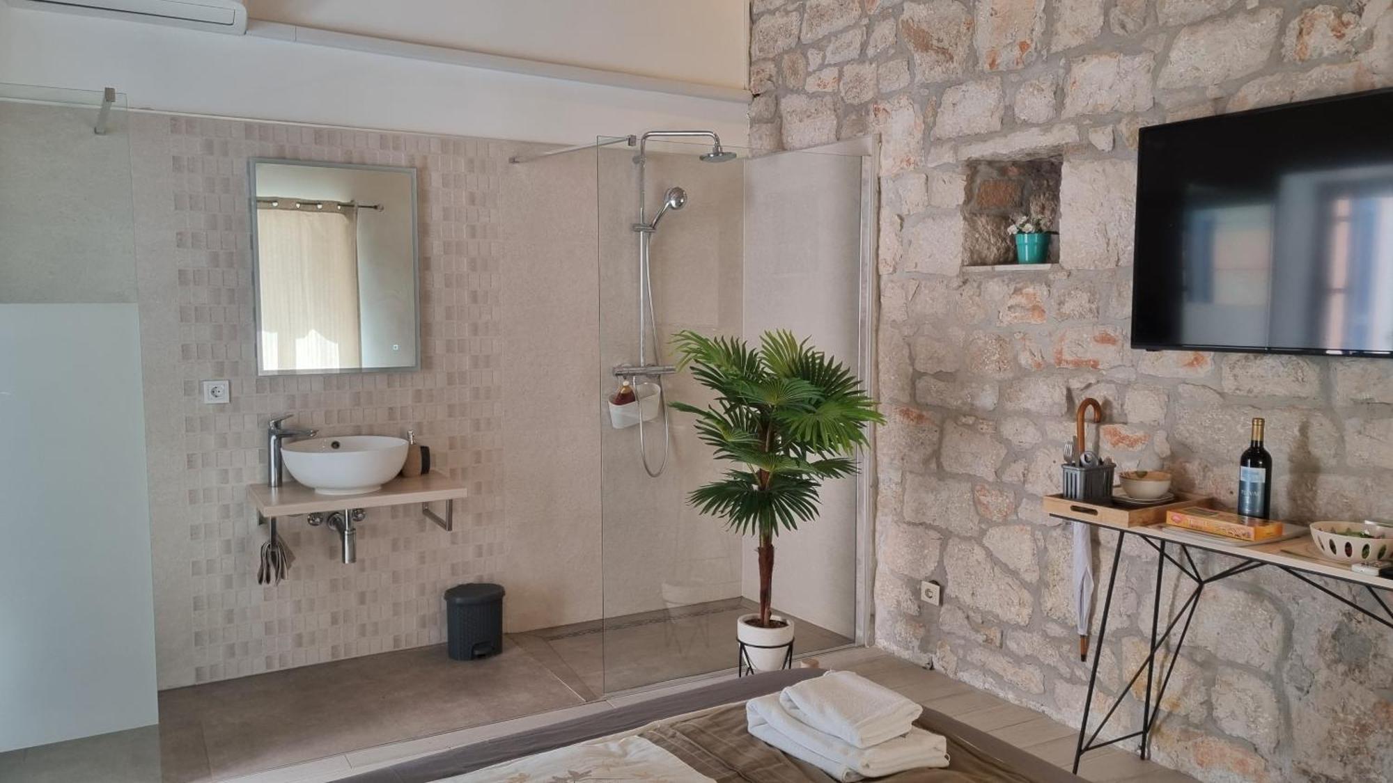 Apartment Old Stone